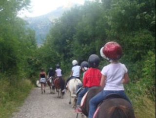 Salida a caballo en familia 